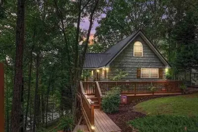 Image de Storybook Cottage on Lay Lake