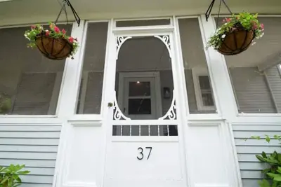 Image de The Porch House - In Town!