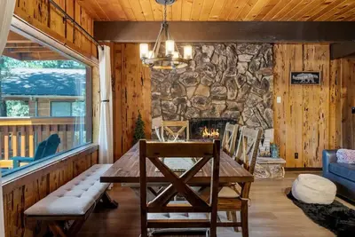 Image de Clean & Cozy Family Cabin Near Lake with A/C