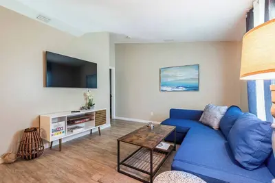 Image de This house is a 3 bedroom(s), 2 bathrooms, located in Palm Bay, Fl.