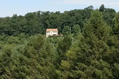 Image de Large house that sleeps 10 on 15 acres near Heritage Rail Trails, Glen Rock, Pa