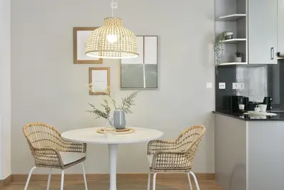 Image de Loft lumineux avec Ac et Wifi à côté métro Badal