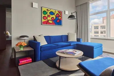 Image de 2 Family-friendly Horizon Suites at ModernHaus SoHo, Rooftop Pool, Pets Allowed!