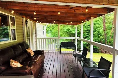 Image de Modern yet cozy pet friendly cabin with Hot tub