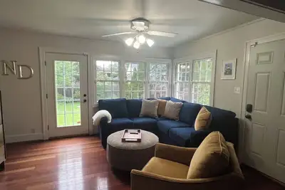 Image de Recently updated 3-bedroom home walking distance to Notre Dame campus