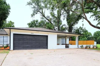Image de Very Spacious! 2 King Suites, Close to River and Lakes