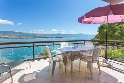 Image de Appartement de deux chambres prés de la plage Mastrinka, Ciovo (A-21442-a)