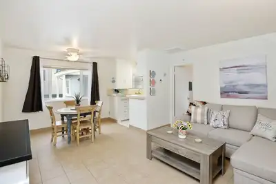 Image de Quiet, Charming, Great Value @ The Beach, 2 Blocks to Sand, Bbq, w/Ac
