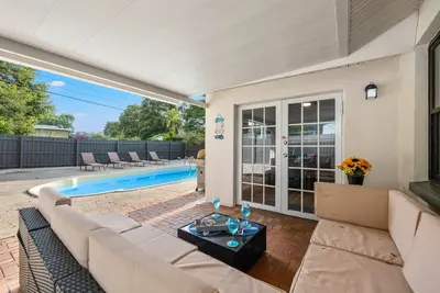 Image de Updated Home! Private Heated Pool, Fenced Backyard, Pets Allowed, Gas Grill ~ Luna's Paradise