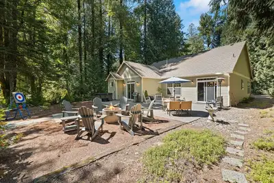 Image de Spacious Mt. Hood Escape - Hot Tub • Sleeps 10 • Game Room • Near Salmon River