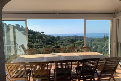Image de Maison 10-12 personnes avec piscine Ă 5 minutes de la plage