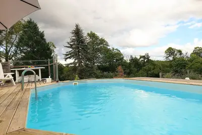 Image de Maison de vacances rénovée au calme avec piscine