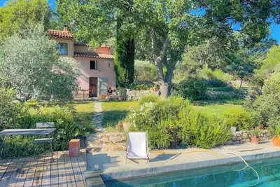 Image de Maison avec piscine au pied du Luberon