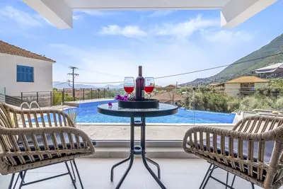 Image de Studio 'Oceanida Afrodite Lyxury Suite' avec vue sur la mer, Wi-Fi et climatisation