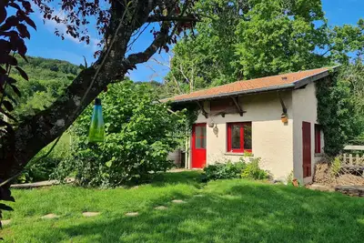 Image de Petit nid cosy entre vignes et forêt, tout inclus avec terrasse privative