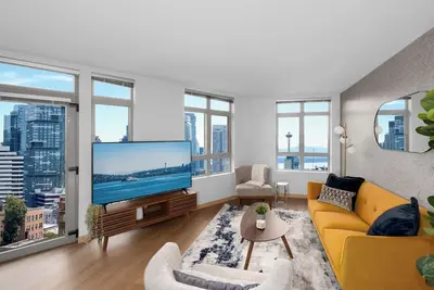 Image de Space Needle Mountain & Sound Views Luxe Penthouse Near Downtown w/Parking