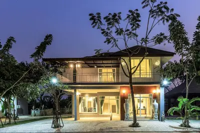 Image de Fully furnished 4 bedrooms house with full kitchen