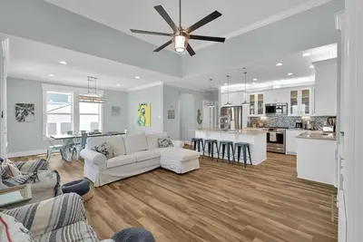 Image de New Elegant Coastal: Outdoor living, kayaks
