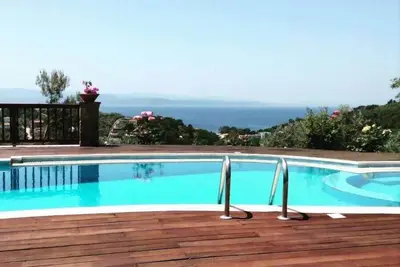 Image de Luxury Villa Nefeli in Skiathos featuring an Exclusive Private Pool Oasis