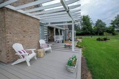 Image de Stunning 5br pet-friendly home with game rooms, 2 kitchens, & perfect style!