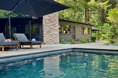Image de Sequoia Sisters - pvt yard, hot tub, family fun