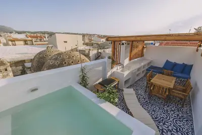 Image de Minoos Residence, Central restored/modern 3floor house w/ seasonal roof pool
