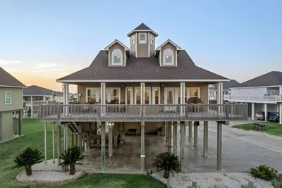 Image de 4 bdrm | Steps to Beach | Large Deck