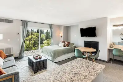Image de Downtown Pet Friendly Condo with River View and Pool Access