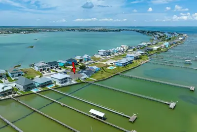 Image de The Castaway | Water Views + Private Pier!