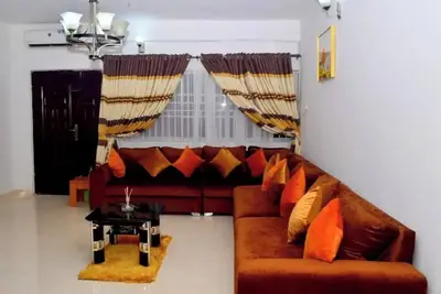 Image de Ekem's place, Dideolu Estate, Ikeja. . . luxury, serenity, security.