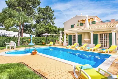 Image de Villa Vargues - Trois Chambres Villa, Couchages 6