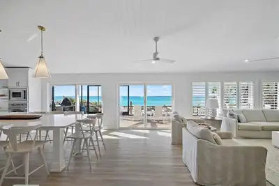 Image de Gulf Front + Private Pool and Beach- 239 Pelican Circle by Royal Destinations