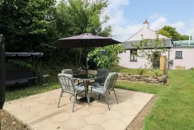 The Old Forge Cottage, pet friendly, with a garden in Kilkhampton