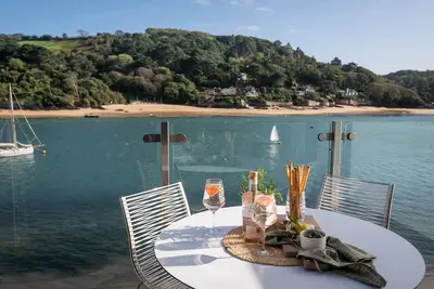 Image de Gull Rock - a stunning waterfront villa that sleeps 8 guests in total comfort