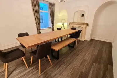 Westfield House - Characterful 7 Bedroom Townhouse