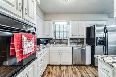Image de Southwestern Pool Oasis: Close to Dfw, Six Flags, Cowboys, Rangers, Stockyards