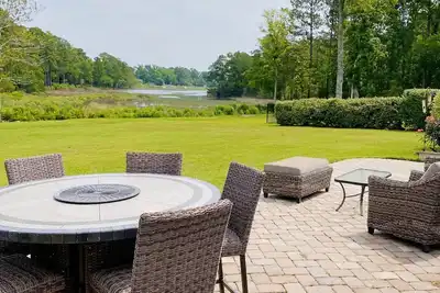 Image de Creek Haven Hideaway! 5-acre creekside yard, mins to the beach with gameroom