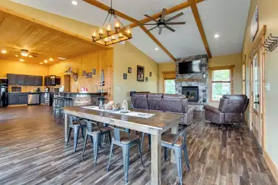 Image de Tranquil La Prairie Retreat w/ Patio & Fireplace!