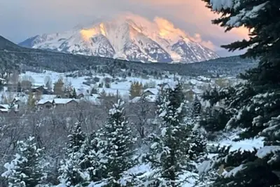 Image de Hot Tub & Views w/Town & Hot Springs Nearby