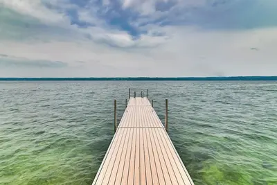 Image de Lakefront Canandaigua Home w/ Dock & Kayak!