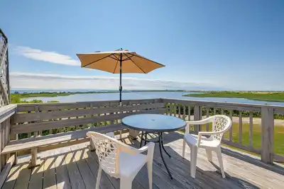 Image de Home w/ Stunning Views in North Truro!