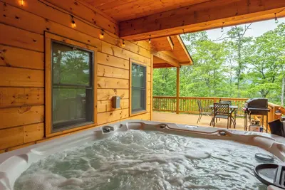 Image de Dream Mtn Hideaway! Hot Tub+Fire Pit+Grill, WiFi, Hiking, Nearby Avl & Blk Mtn!