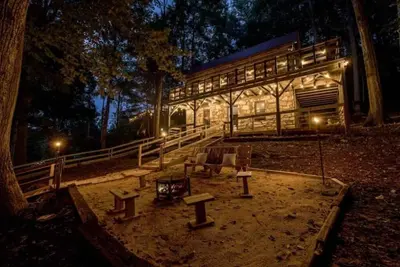 Image de L'ancienne Cabine: Waterfront, Historic Log Cabin meets Bohemian Charm