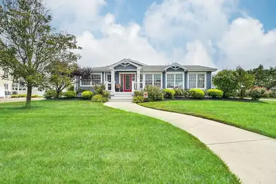 Image de 75 Ft from the Beach! Beach Block!