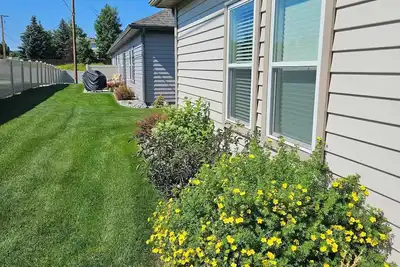 Image de Quiet, newer construction town home near the walking path network in Sheridan.
