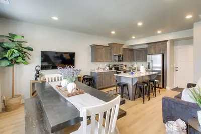 Image de Garden City Townhome, Close to Parks + Downtown!