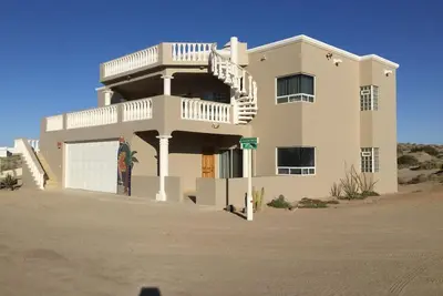 Image de 5 O'Clock Somewhere Beach House