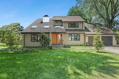 Image de Westhampton Beach Village Location! 6 Bedrooms! 3, 600 sqft with pool  hot tub