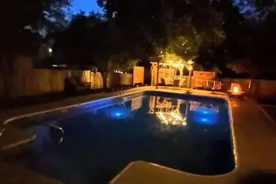 Image de heated pool, Hot Tub & deck, large media & game room, lots of room indoor & out