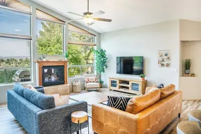 Image de King Sized Retreat w/Hot tub, Peloton, Views - Close to Sedona!